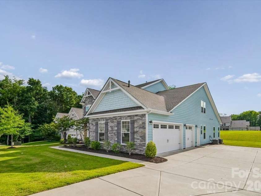 1427 Brooksland Place, Waxhaw, NC 28173.  MLS# CAR4398529, YatesRealty ID 36268. 3 car garage & ample driveway parking