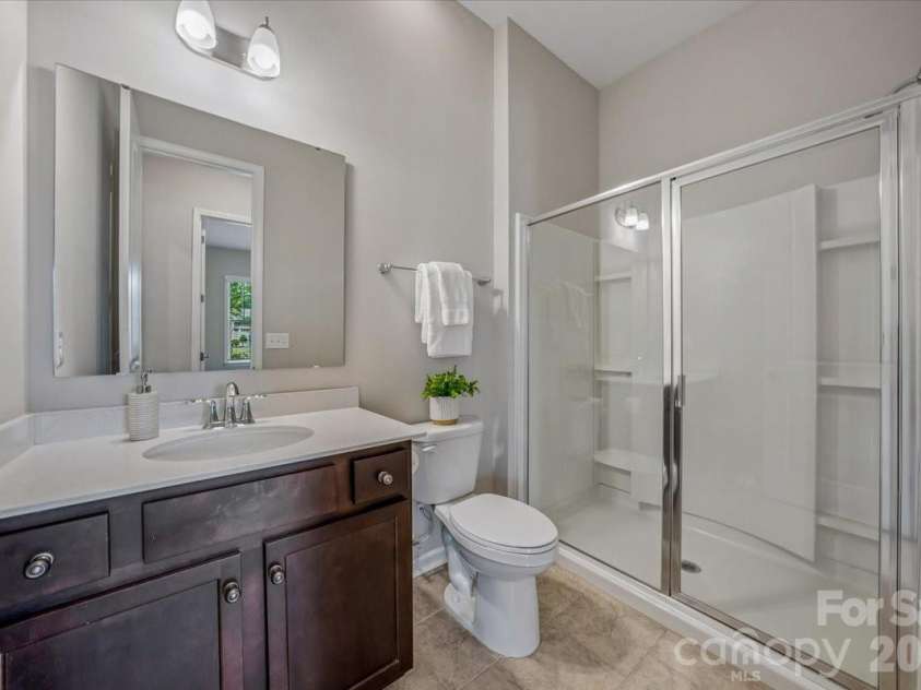 1427 Brooksland Place, Waxhaw, NC 28173.  MLS# CAR4398529, YatesRealty ID 36268. Main level hall full bath