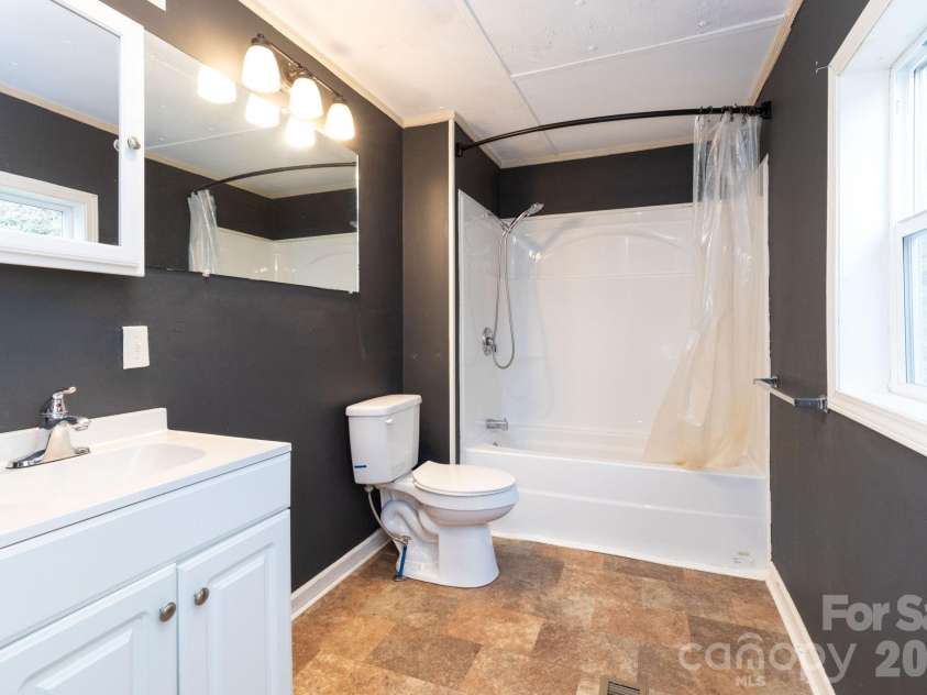 294 Ball Drive, Marshall, NC 28753.  MLS# CAR4360470, YatesRealty ID 36271. En-suite Primary bath