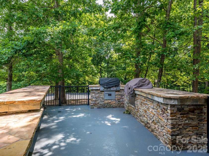 6706 Charter Hills Road, Charlotte, NC 28277.  MLS# CAR4393480, YatesRealty ID 36272. 
