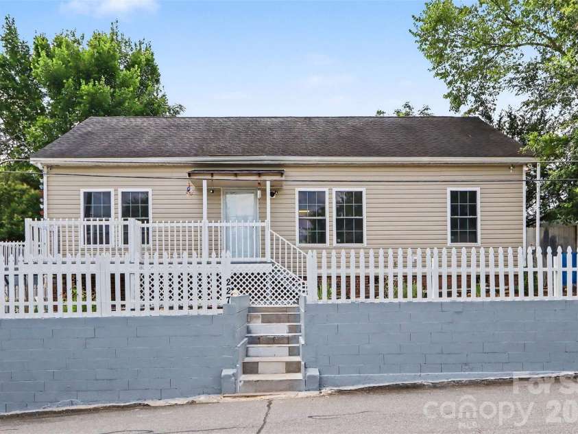 227 Hilltop Avenue, Concord, NC 28025.  MLS# CAR4398605, YatesRealty ID 36273. 