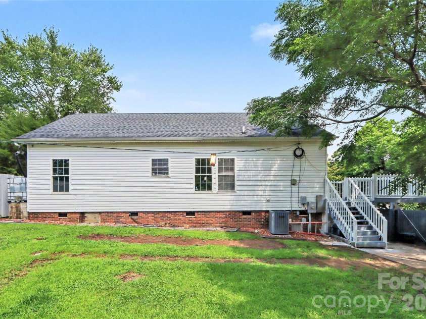 227 Hilltop Avenue, Concord, NC 28025.  MLS# CAR4398605, YatesRealty ID 36273. 