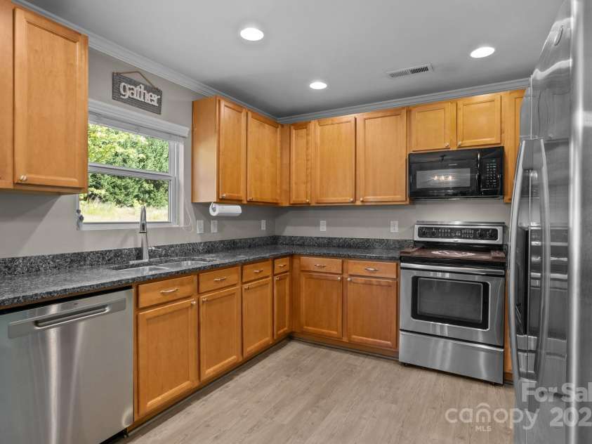 951 Sweetgum Street, Gastonia, NC 28054.  MLS# CAR4263274, YatesRealty ID 36273. 