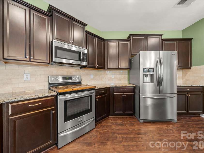 2617 Kinmere Drive, Gastonia, NC 28056.  MLS# CAR4358235, YatesRealty ID 36275. 