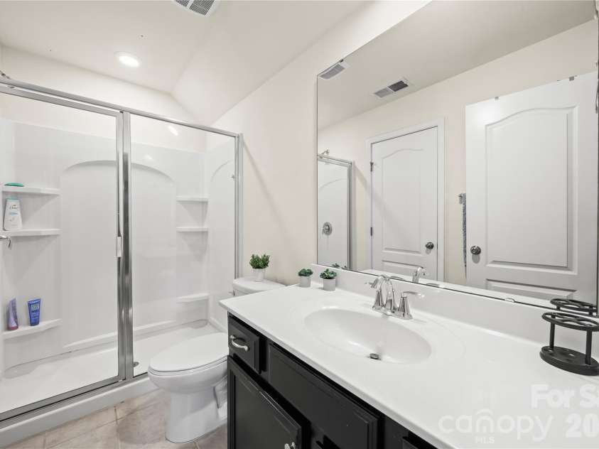 2617 Kinmere Drive, Gastonia, NC 28056.  MLS# CAR4358235, YatesRealty ID 36275. Full Bath - 3rd Floor