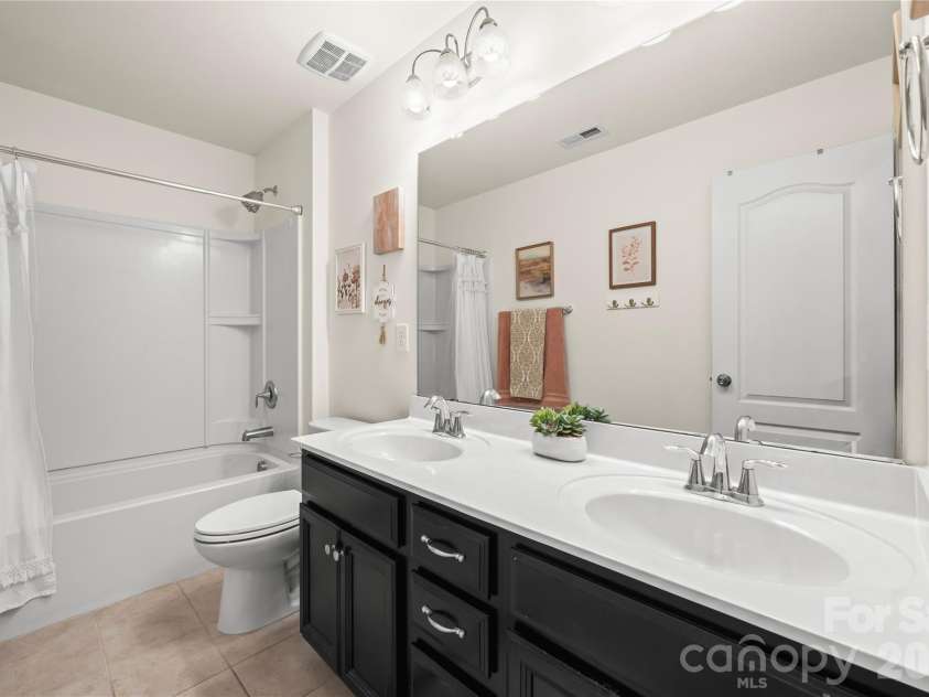 2617 Kinmere Drive, Gastonia, NC 28056.  MLS# CAR4358235, YatesRealty ID 36275. Full Bathroom - 2nd Floor