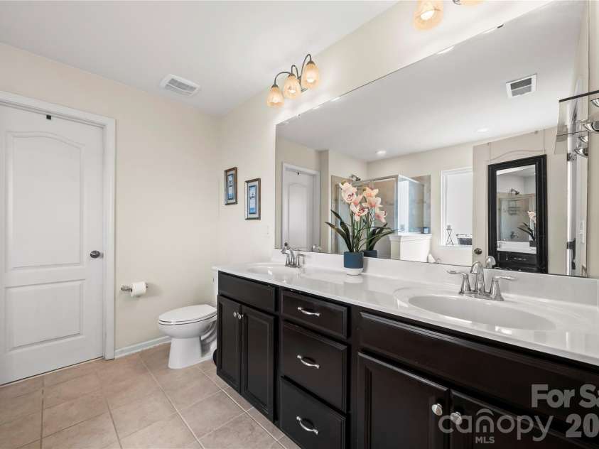 2617 Kinmere Drive, Gastonia, NC 28056.  MLS# CAR4358235, YatesRealty ID 36275. Primary Bathroom