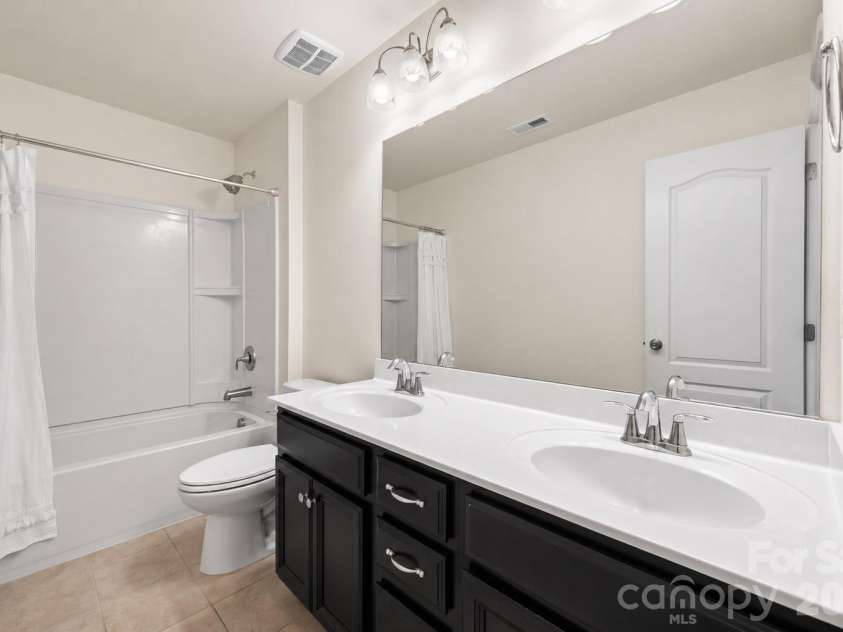 2617 Kinmere Drive, Gastonia, NC 28056.  MLS# CAR4358235, YatesRealty ID 36275. Secondary full bathroom - 2nd floor (Dual vanities)