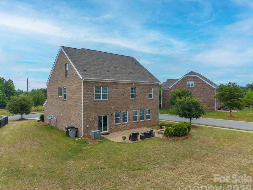 2617 Kinmere Drive, Gastonia, NC 28056.  MLS# CAR4358235, YatesRealty ID 36275. Spacious cornet lot