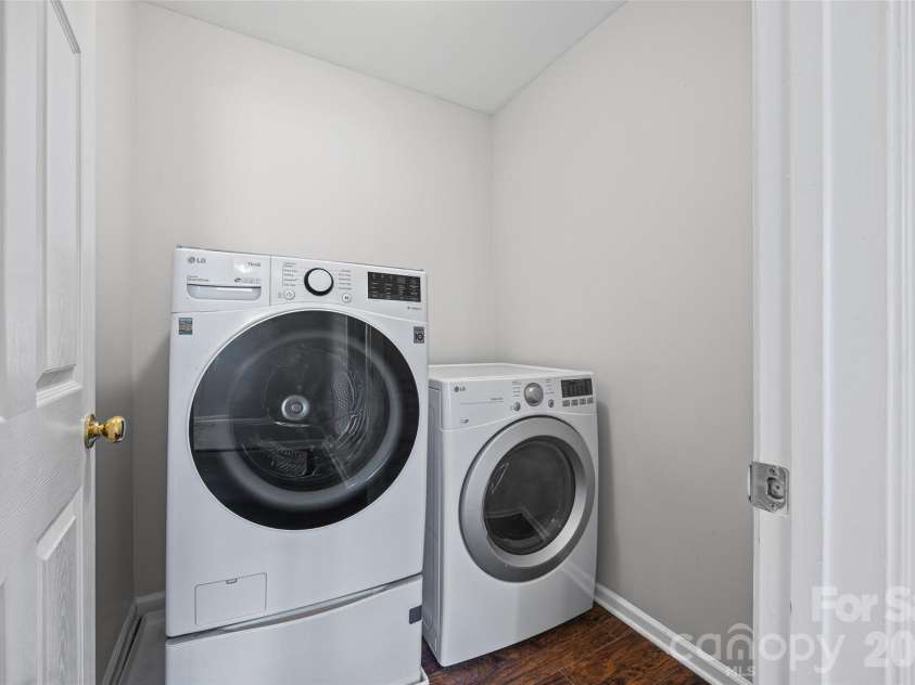7076 White Bluff Drive, Tega Cay, SC 29708.  MLS# CAR4400835, YatesRealty ID 36276. Laundry room