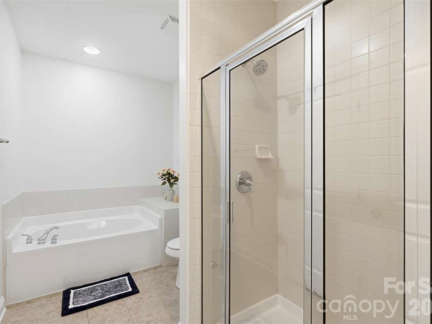 2676 Bellasera Way, Matthews, NC 28105.  MLS# CAR4401359, YatesRealty ID 36277. 