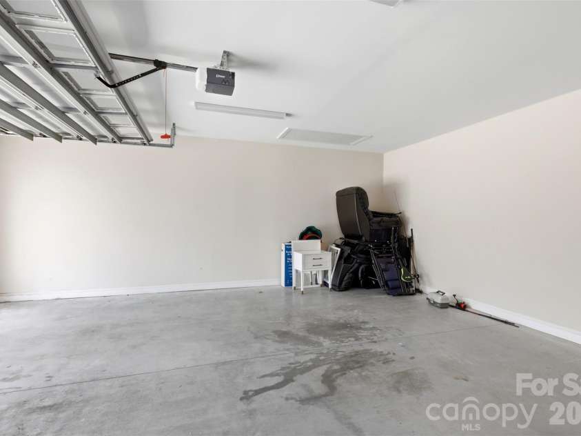 2676 Bellasera Way, Matthews, NC 28105.  MLS# CAR4401359, YatesRealty ID 36277. 