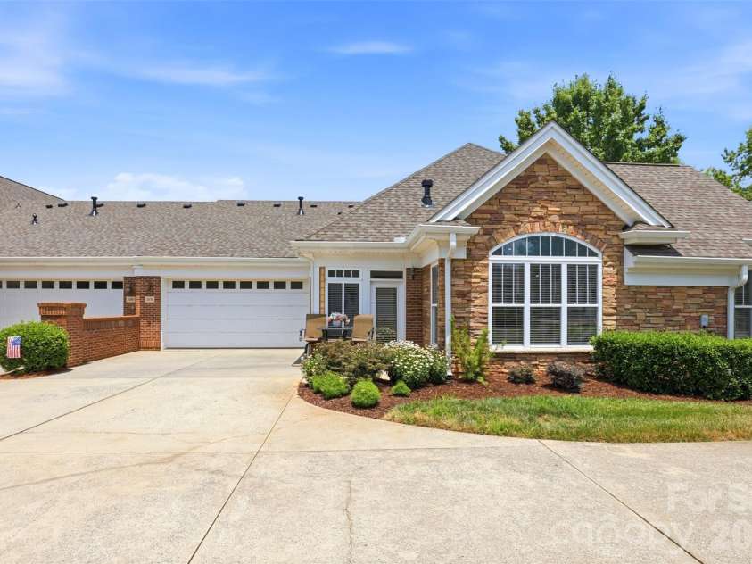 2676 Bellasera Way, Matthews, NC 28105.  MLS# CAR4401359, YatesRealty ID 36277. 