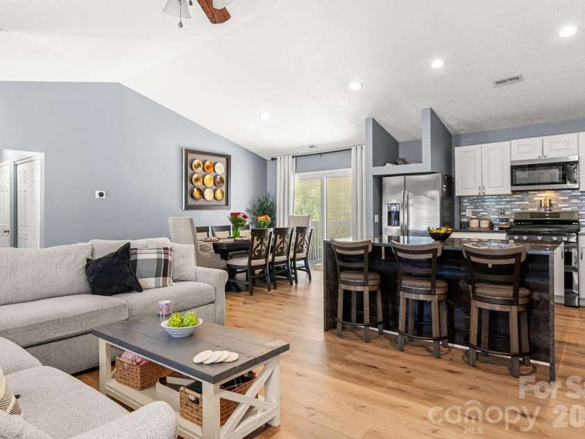 5917 Black Bear Court, Charlotte, NC 28214.  MLS# CAR4400228, YatesRealty ID 36278. Open concept & vaulted
