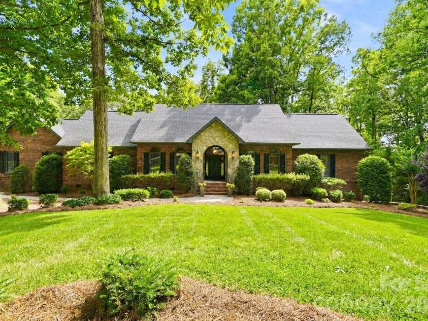 15026 Crooked Branch Lane, Charlotte, NC 28278.  MLS# CAR4397725, YatesRealty ID 36279. 