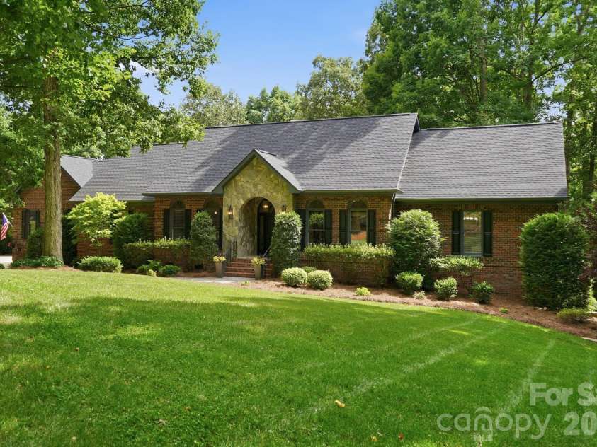 15026 Crooked Branch Lane, Charlotte, NC 28278.  MLS# CAR4397725, YatesRealty ID 36279. 