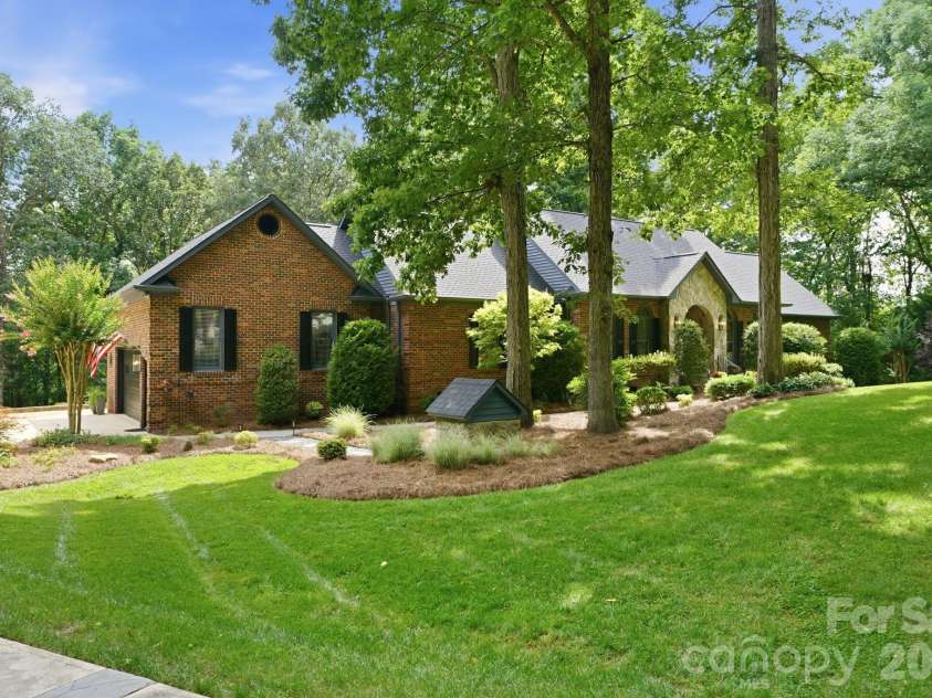 15026 Crooked Branch Lane, Charlotte, NC 28278.  MLS# CAR4397725, YatesRealty ID 36279. 