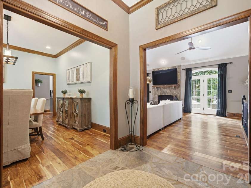15026 Crooked Branch Lane, Charlotte, NC 28278.  MLS# CAR4397725, YatesRealty ID 36279. 
