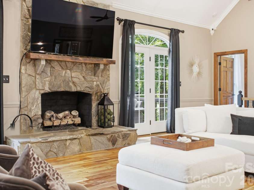 15026 Crooked Branch Lane, Charlotte, NC 28278.  MLS# CAR4397725, YatesRealty ID 36279. 