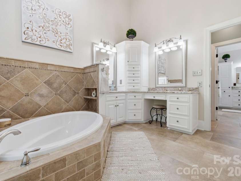 15026 Crooked Branch Lane, Charlotte, NC 28278.  MLS# CAR4397725, YatesRealty ID 36279. 