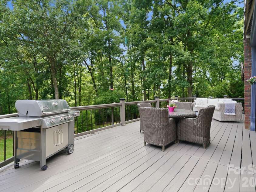15026 Crooked Branch Lane, Charlotte, NC 28278.  MLS# CAR4397725, YatesRealty ID 36279. 