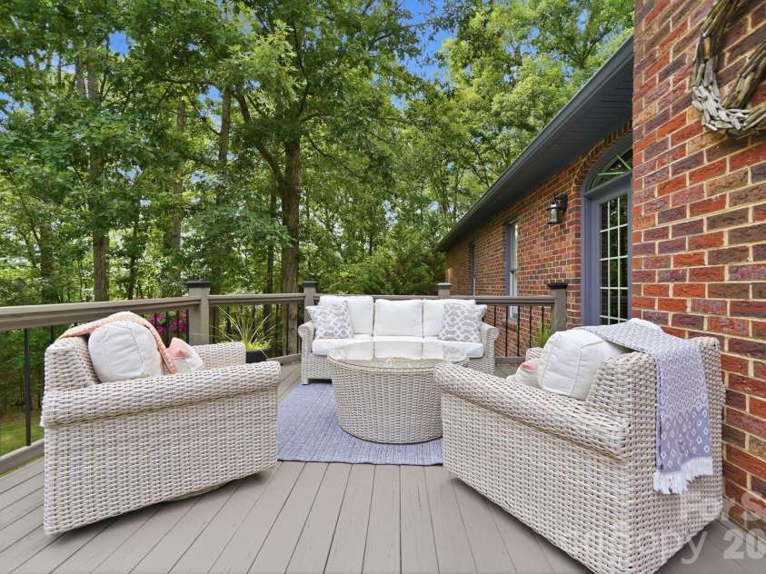 15026 Crooked Branch Lane, Charlotte, NC 28278.  MLS# CAR4397725, YatesRealty ID 36279. 
