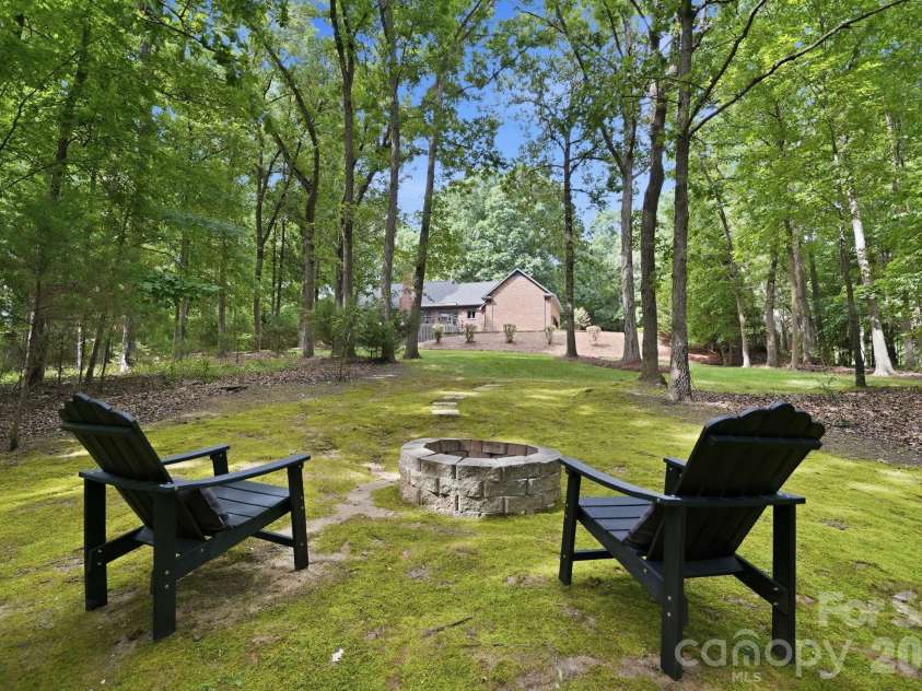 15026 Crooked Branch Lane, Charlotte, NC 28278.  MLS# CAR4397725, YatesRealty ID 36279. 