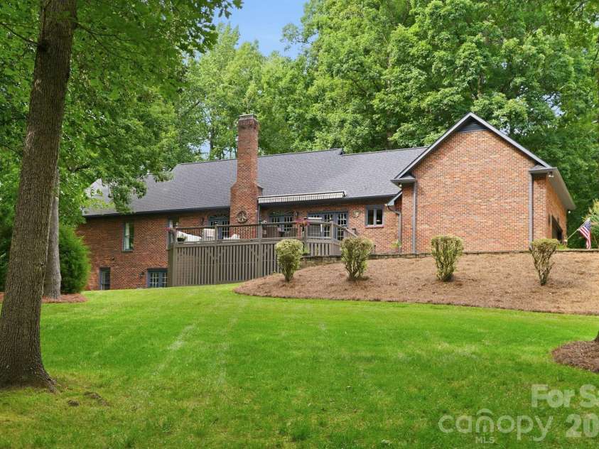 15026 Crooked Branch Lane, Charlotte, NC 28278.  MLS# CAR4397725, YatesRealty ID 36279. 