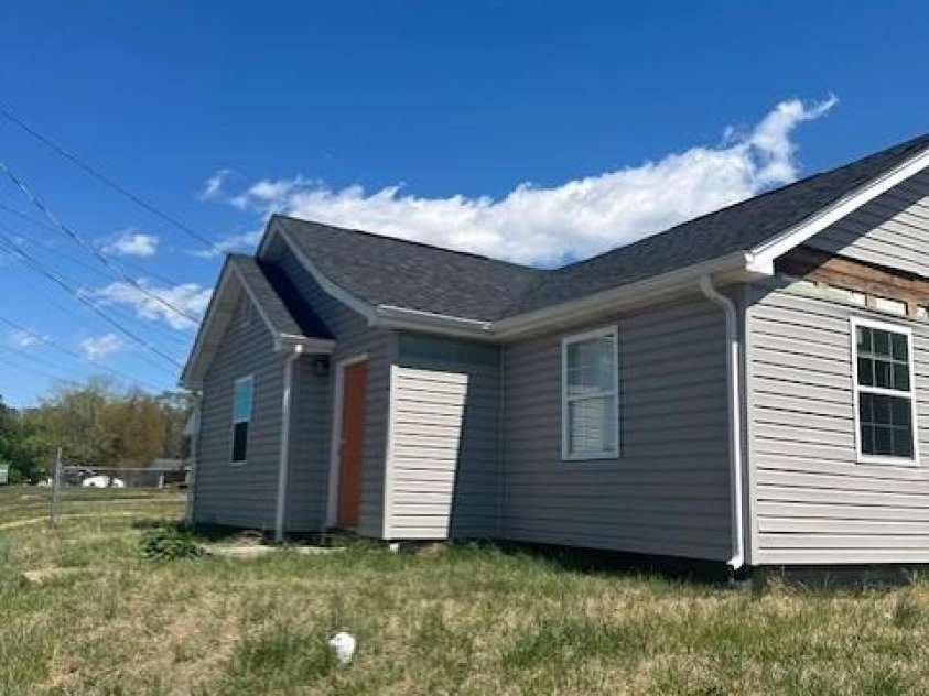 910 Linwood Road, Gastonia, NC 28052.  MLS# CAR4239143, YatesRealty ID 3628. 