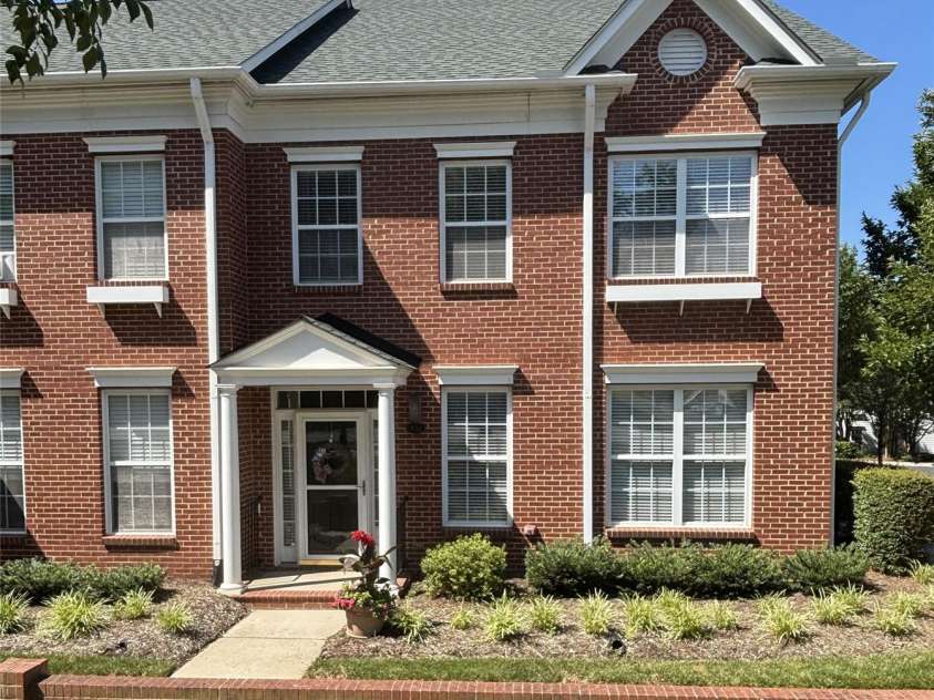 432 Park Square Place, Matthews, NC 28105.  MLS# CAR4400280, YatesRealty ID 36280. 