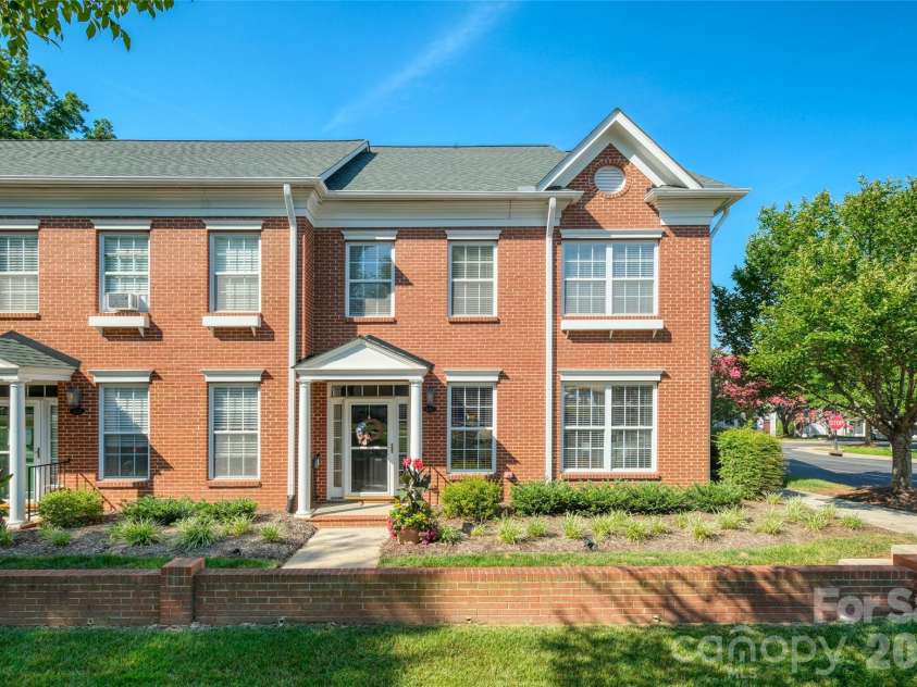432 Park Square Place, Matthews, NC 28105.  MLS# CAR4400280, YatesRealty ID 36280. 