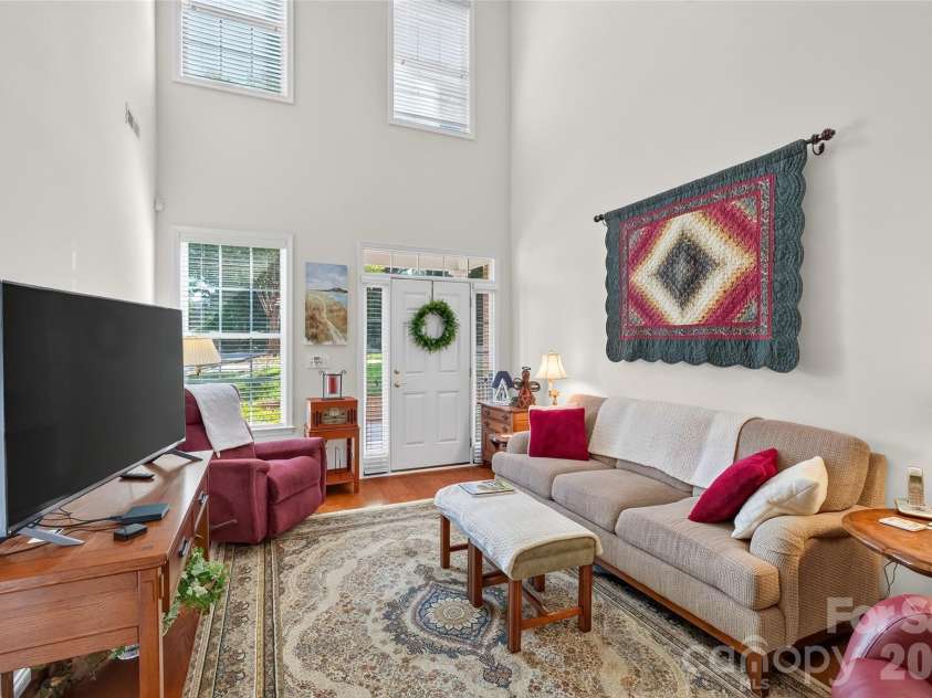 432 Park Square Place, Matthews, NC 28105.  MLS# CAR4400280, YatesRealty ID 36280. 