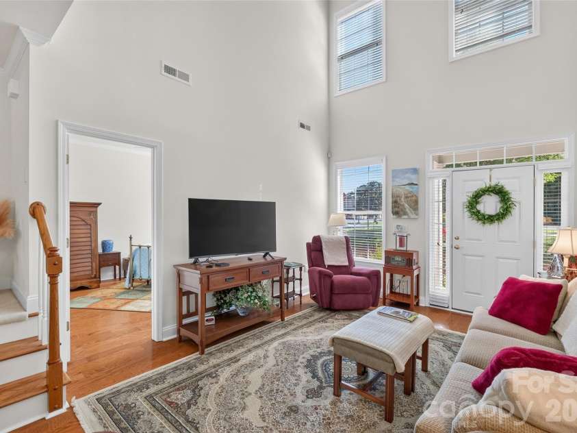 432 Park Square Place, Matthews, NC 28105.  MLS# CAR4400280, YatesRealty ID 36280. 