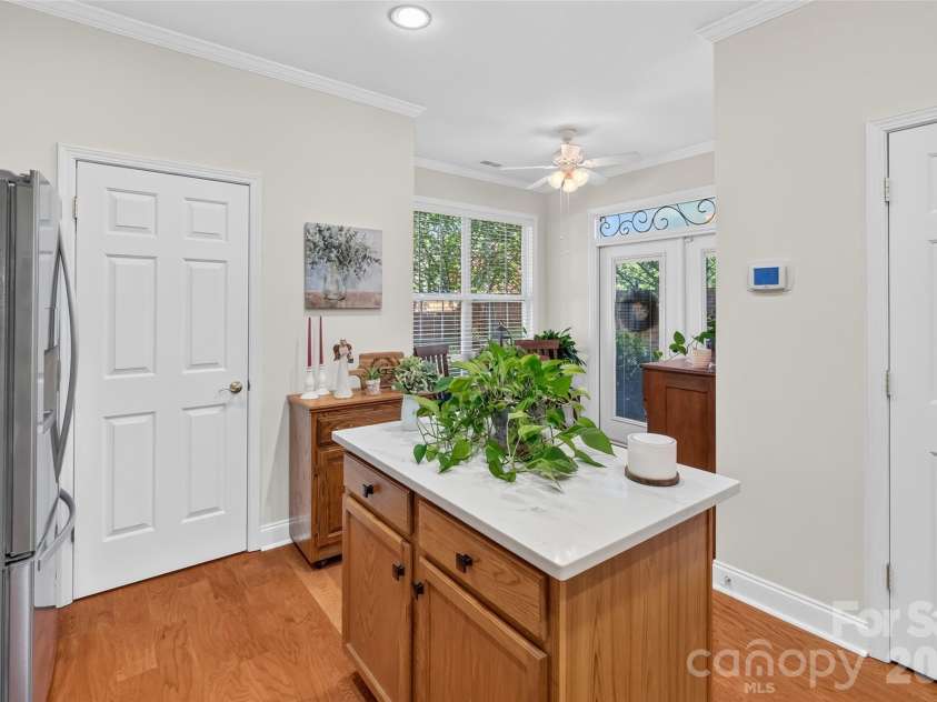432 Park Square Place, Matthews, NC 28105.  MLS# CAR4400280, YatesRealty ID 36280. 