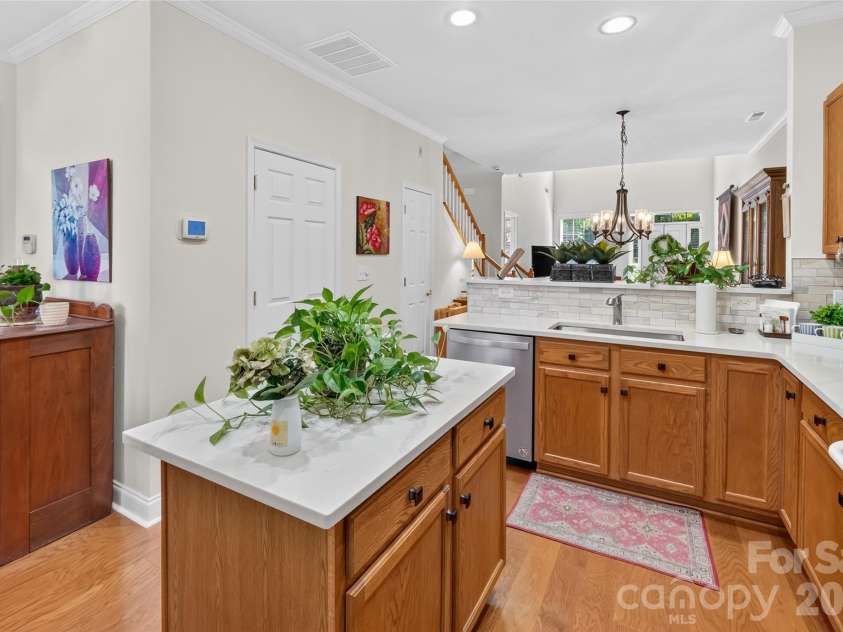 432 Park Square Place, Matthews, NC 28105.  MLS# CAR4400280, YatesRealty ID 36280. 