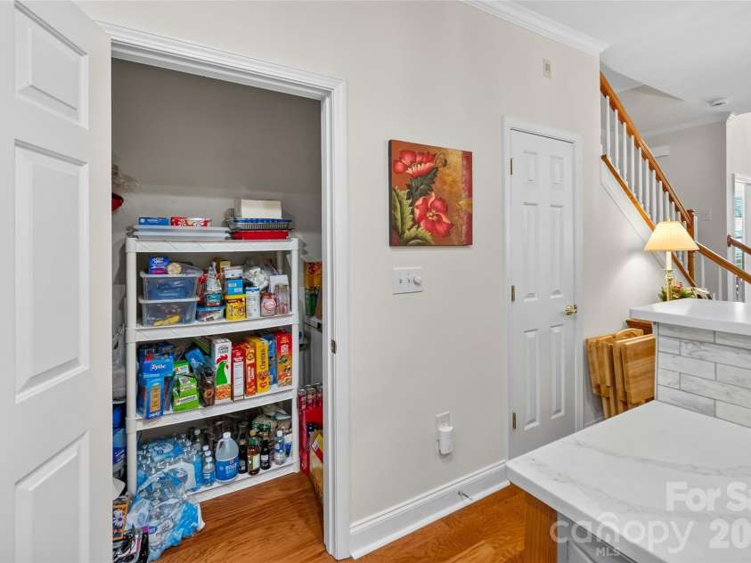 432 Park Square Place, Matthews, NC 28105.  MLS# CAR4400280, YatesRealty ID 36280. 