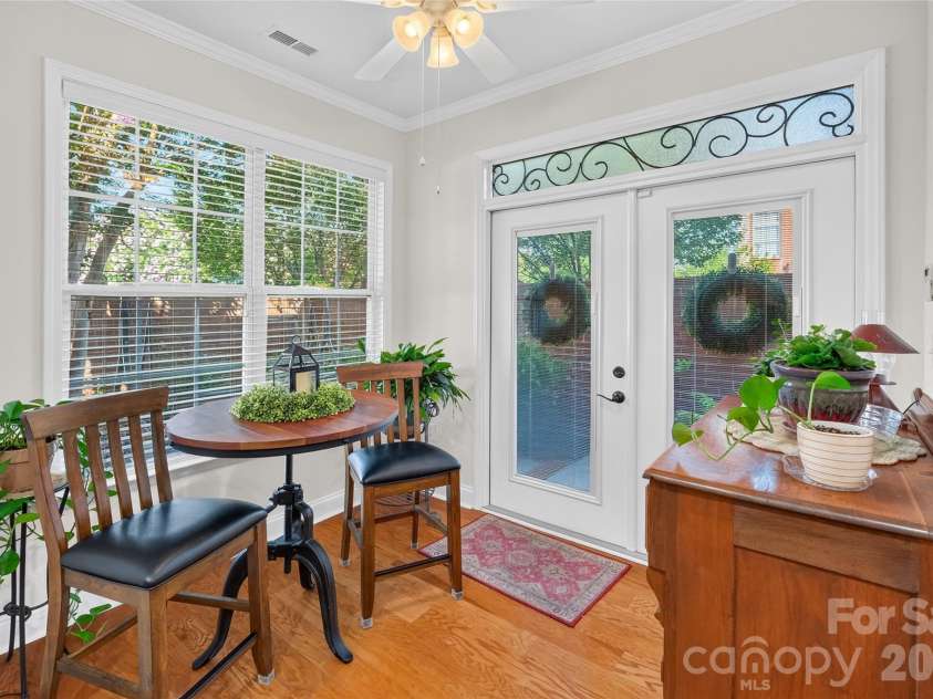 432 Park Square Place, Matthews, NC 28105.  MLS# CAR4400280, YatesRealty ID 36280. 