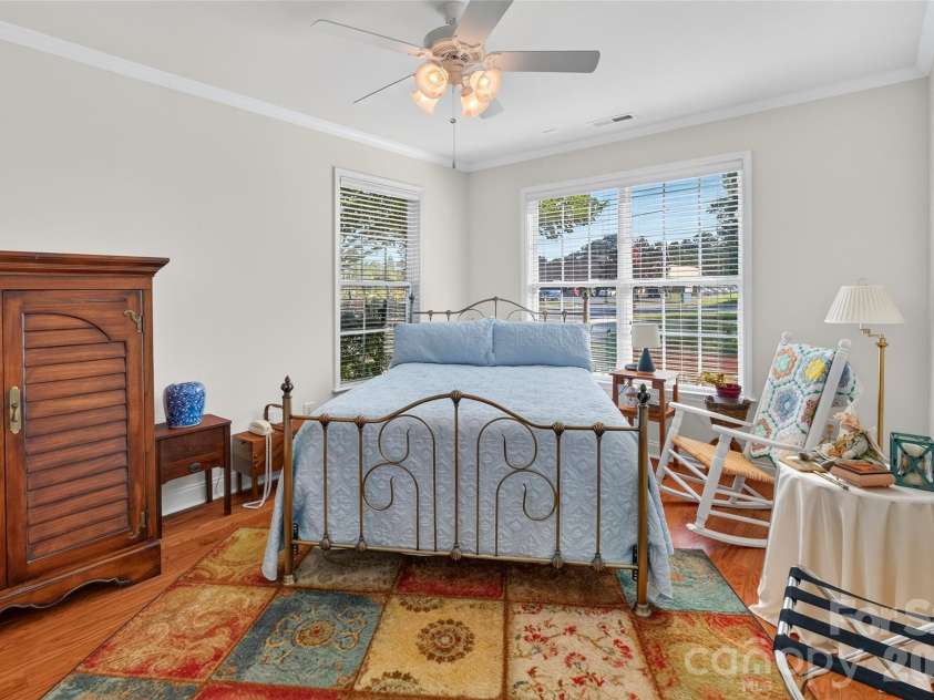 432 Park Square Place, Matthews, NC 28105.  MLS# CAR4400280, YatesRealty ID 36280. 
