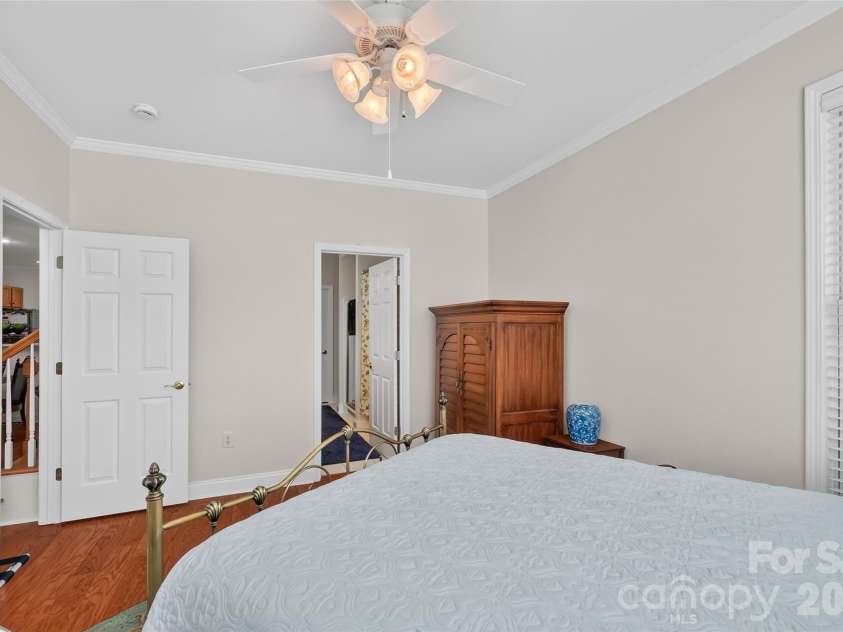 432 Park Square Place, Matthews, NC 28105.  MLS# CAR4400280, YatesRealty ID 36280. 
