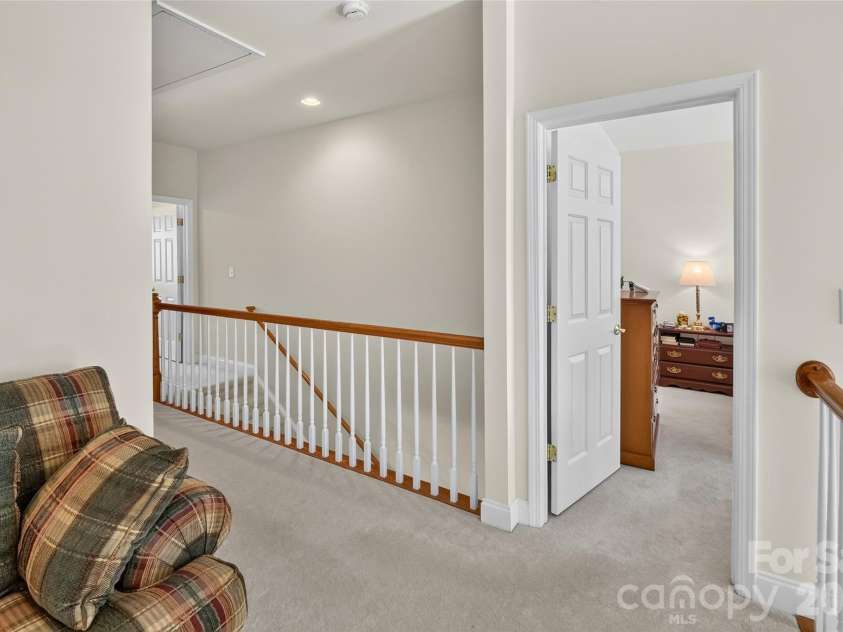 432 Park Square Place, Matthews, NC 28105.  MLS# CAR4400280, YatesRealty ID 36280. 