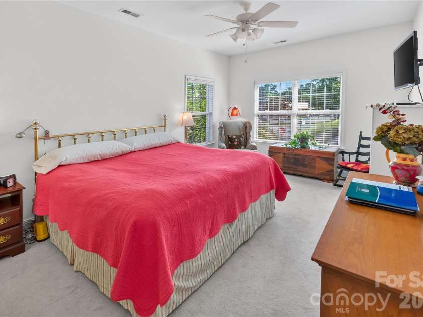 432 Park Square Place, Matthews, NC 28105.  MLS# CAR4400280, YatesRealty ID 36280. 