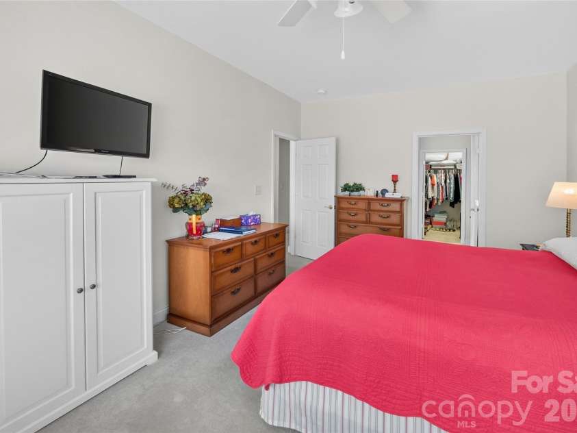 432 Park Square Place, Matthews, NC 28105.  MLS# CAR4400280, YatesRealty ID 36280. 