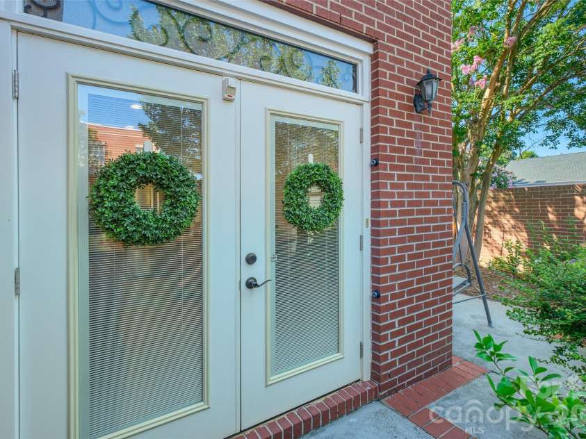 432 Park Square Place, Matthews, NC 28105.  MLS# CAR4400280, YatesRealty ID 36280. 