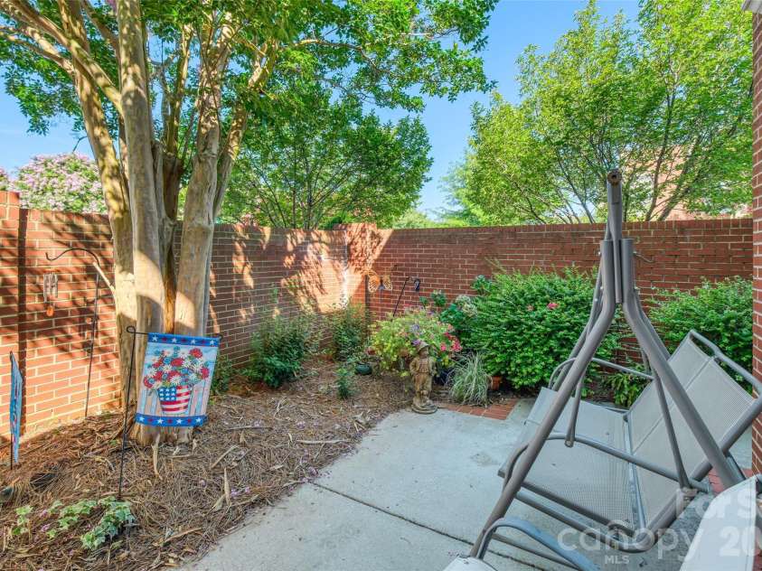 432 Park Square Place, Matthews, NC 28105.  MLS# CAR4400280, YatesRealty ID 36280. 