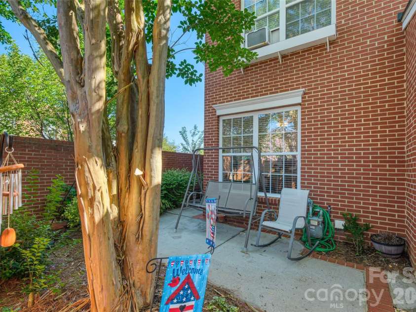 432 Park Square Place, Matthews, NC 28105.  MLS# CAR4400280, YatesRealty ID 36280. 