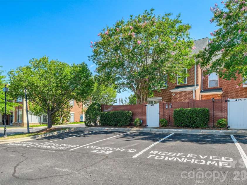 432 Park Square Place, Matthews, NC 28105.  MLS# CAR4400280, YatesRealty ID 36280. 