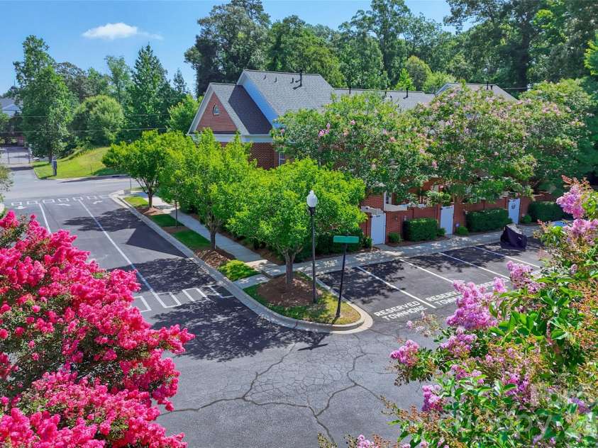432 Park Square Place, Matthews, NC 28105.  MLS# CAR4400280, YatesRealty ID 36280. 