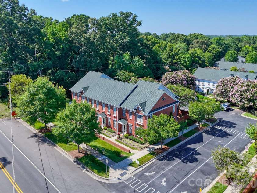 432 Park Square Place, Matthews, NC 28105.  MLS# CAR4400280, YatesRealty ID 36280. 