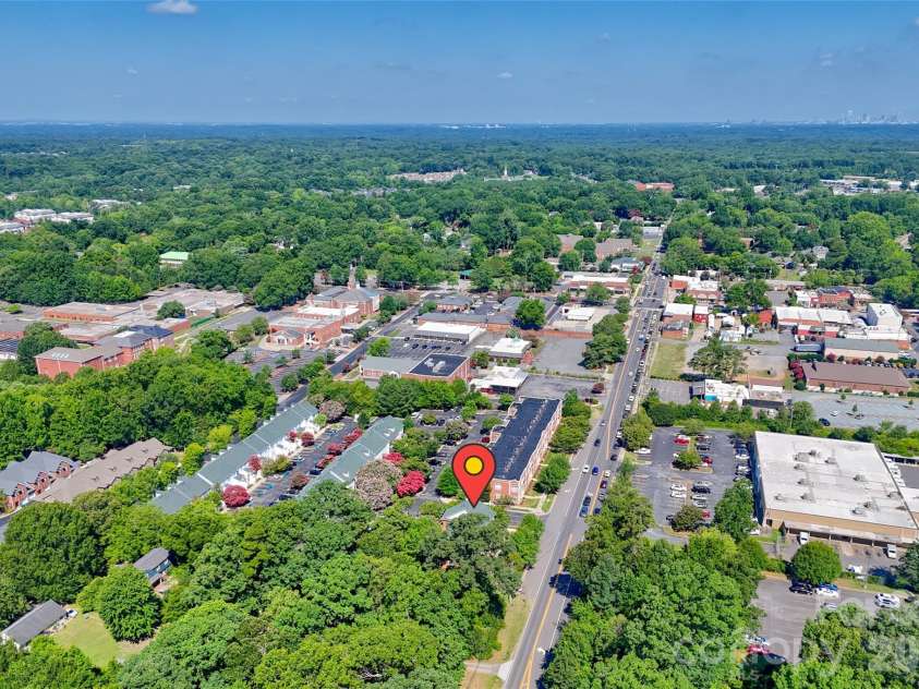 432 Park Square Place, Matthews, NC 28105.  MLS# CAR4400280, YatesRealty ID 36280. 