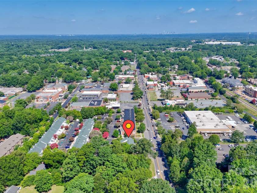 432 Park Square Place, Matthews, NC 28105.  MLS# CAR4400280, YatesRealty ID 36280. 